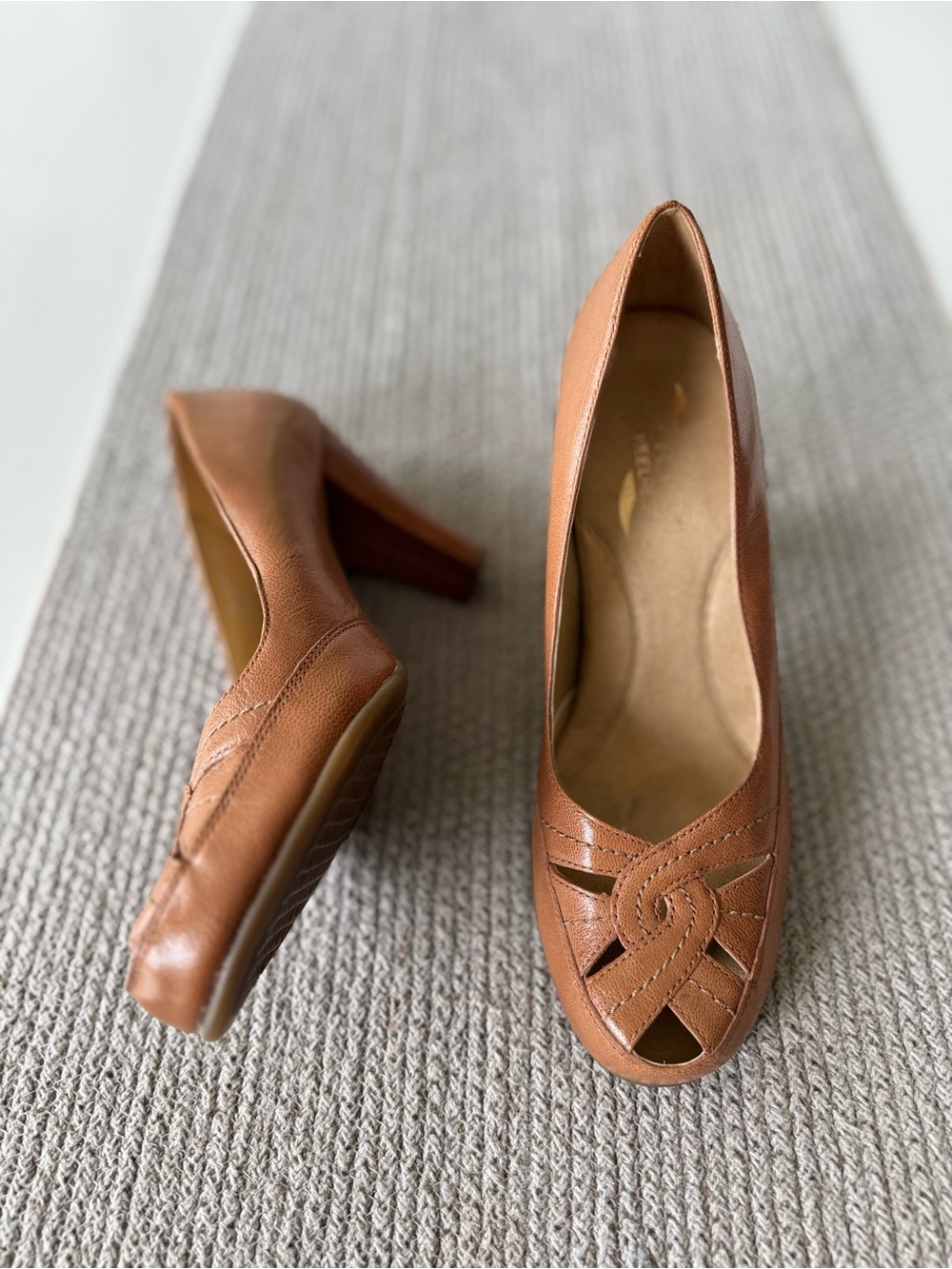 AEROSOLES Tan Woven Leather Peep-Toe Heels Size 9